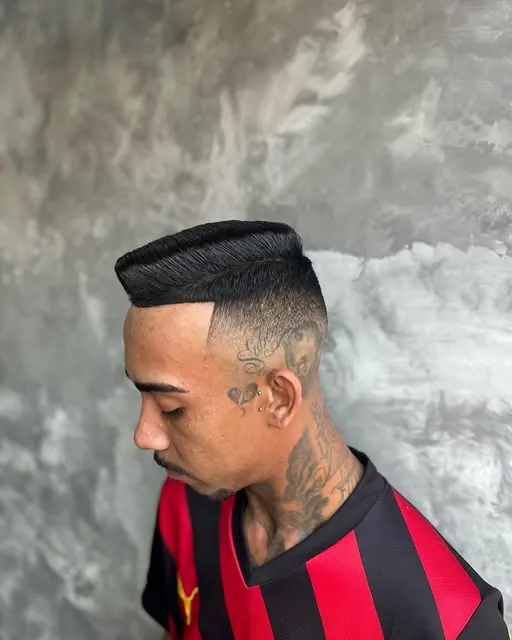 Corte com topo reto e degradê nas laterais